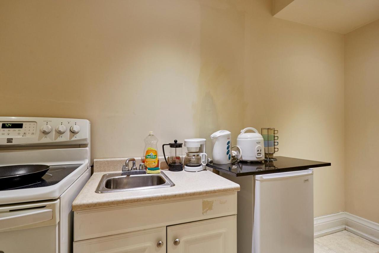 Elegant Apartment With Sauna โตรอนโต ภายนอก รูปภาพ