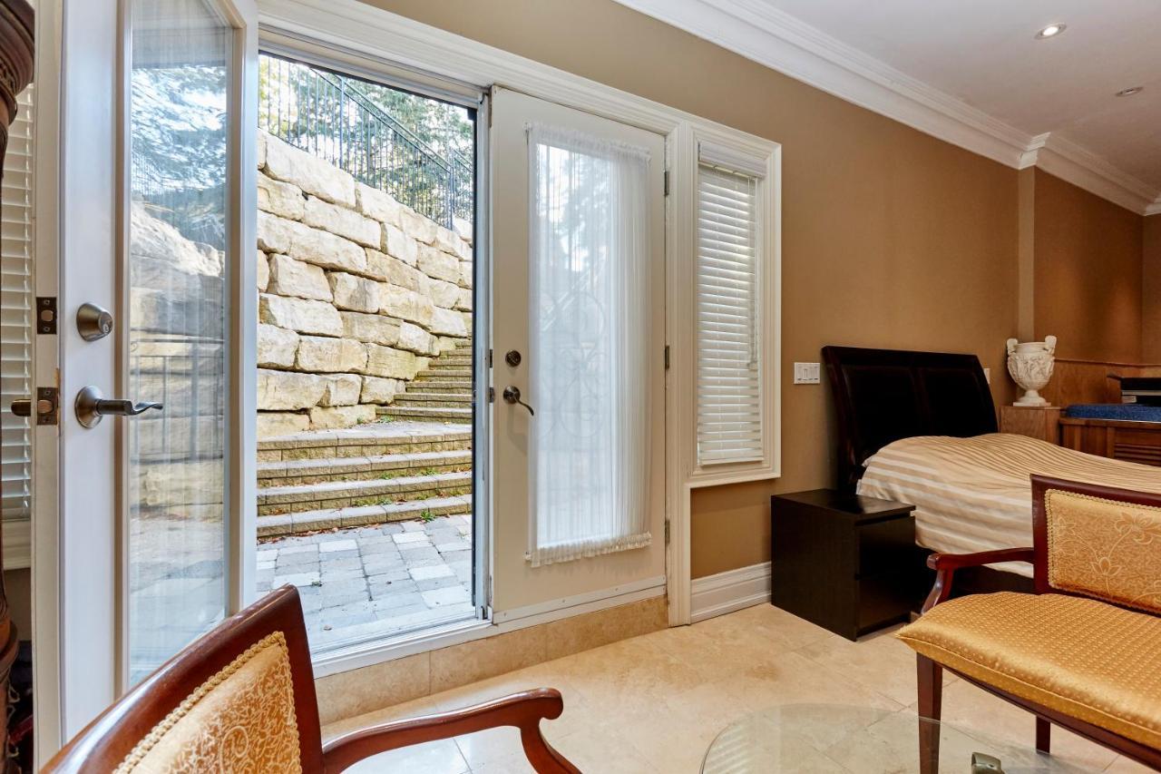 Elegant Apartment With Sauna โตรอนโต ภายนอก รูปภาพ