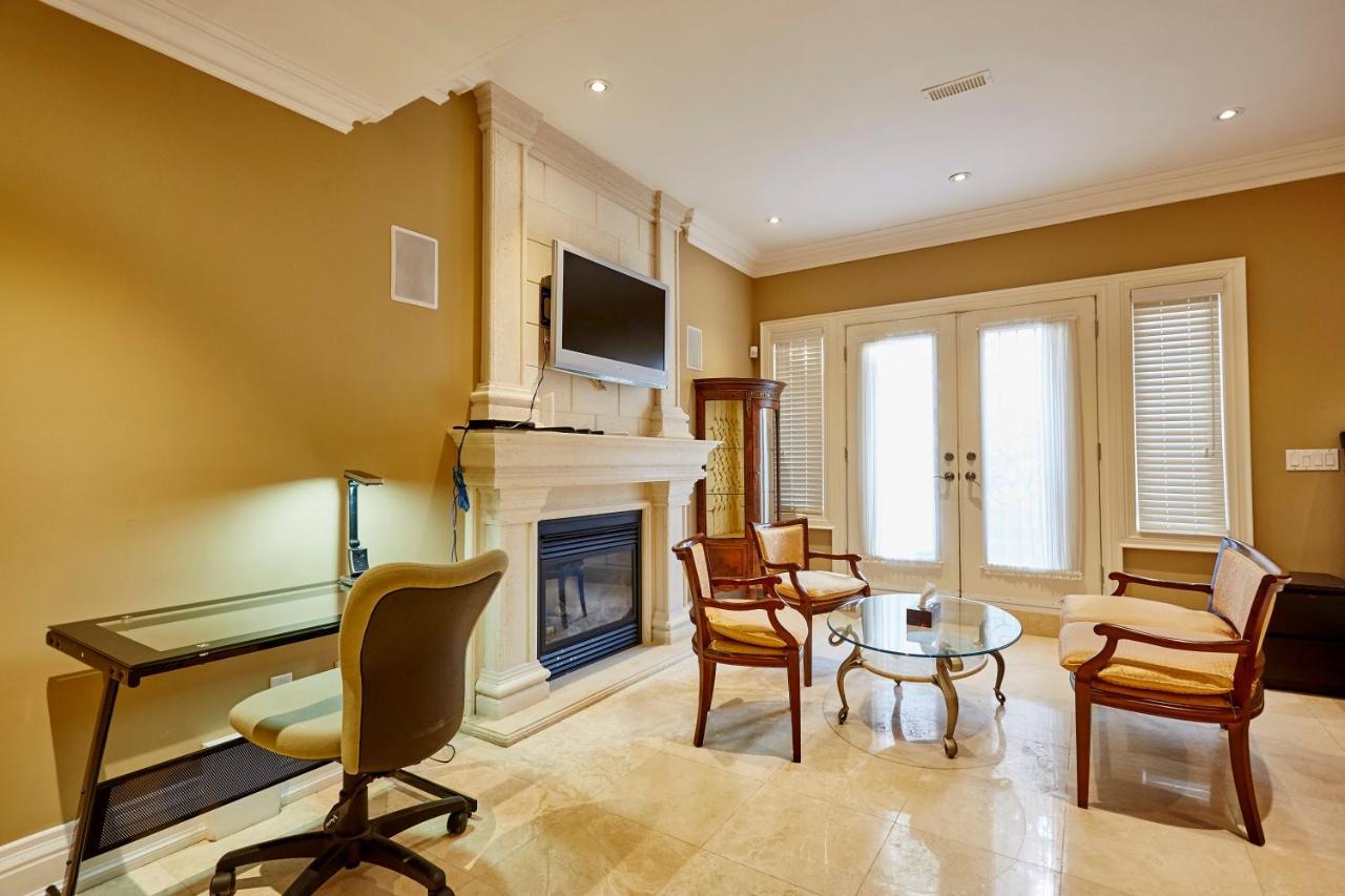 Elegant Apartment With Sauna โตรอนโต ภายนอก รูปภาพ