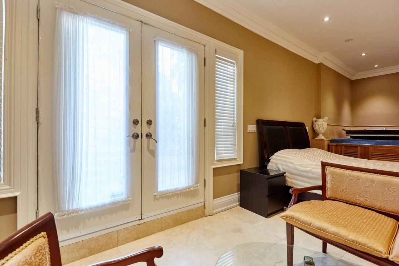 Elegant Apartment With Sauna โตรอนโต ภายนอก รูปภาพ