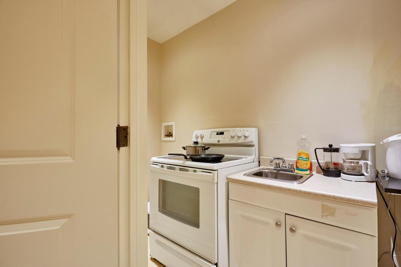 Elegant Apartment With Sauna โตรอนโต ภายนอก รูปภาพ